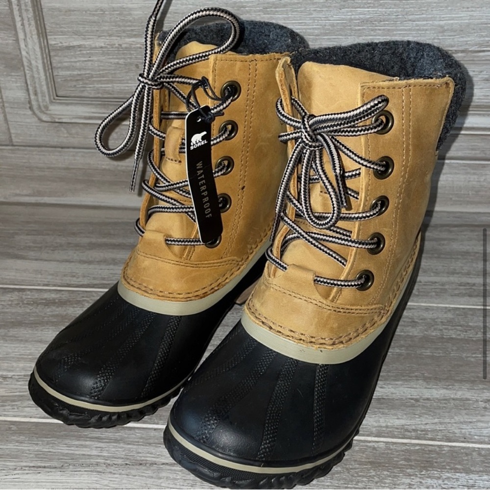 NWT! Sorel women’s 6.5 SLIMPACK lace snow boot